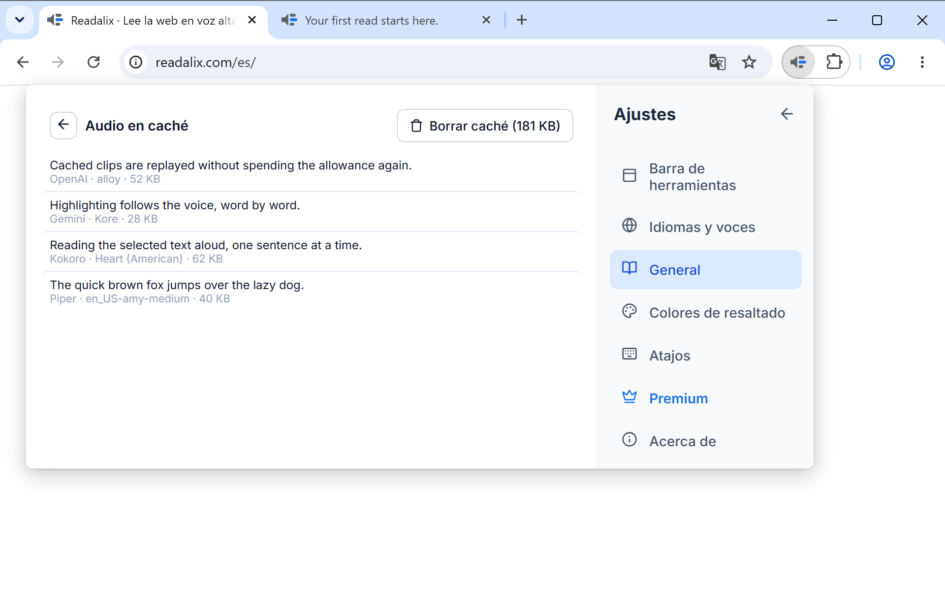 La lista de audio en caché en los ajustes: filas de clips guardados con su fuente y su tamaño, cada una con botones de reproducir, descargar y borrar, y un botón Vaciar caché arriba.