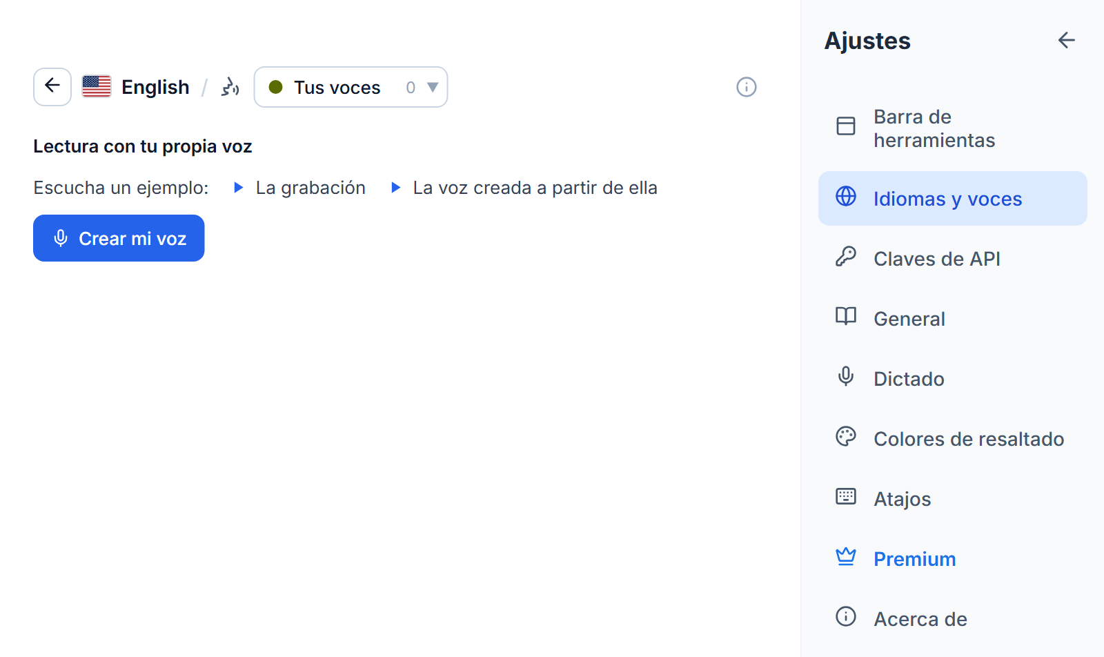 La lista de voces en inglés en la pestaña Tus voces: el título Lee con tu propia voz, dos botones de reproducción para una grabación de ejemplo y la voz creada a partir de ella, y un botón Crear mi voz.