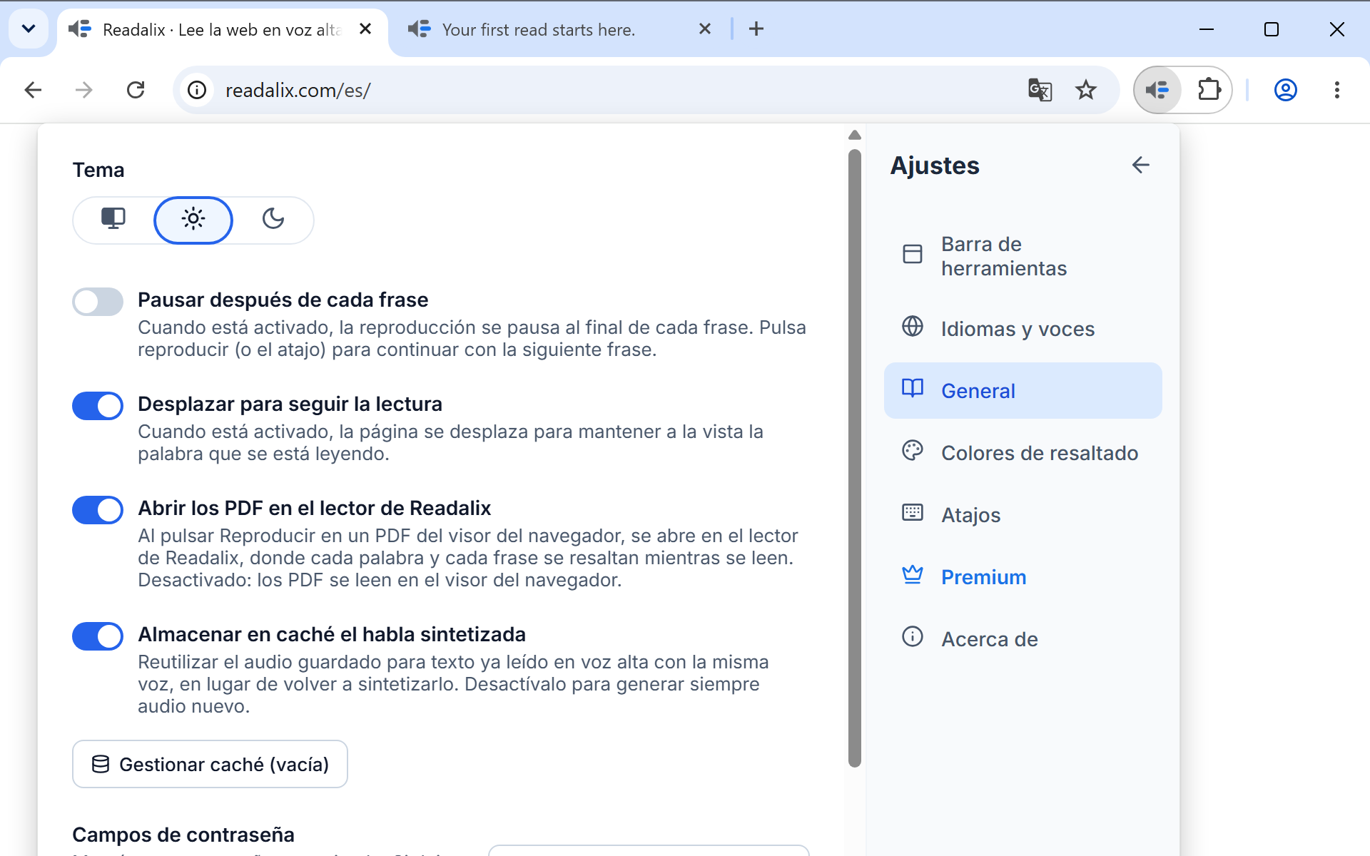 El panel de ajustes de Lectura con Pausar tras cada frase, Desplazar para seguir la lectura y Guardar en caché el habla sintetizada, más un botón Gestionar caché que muestra el tamaño almacenado.