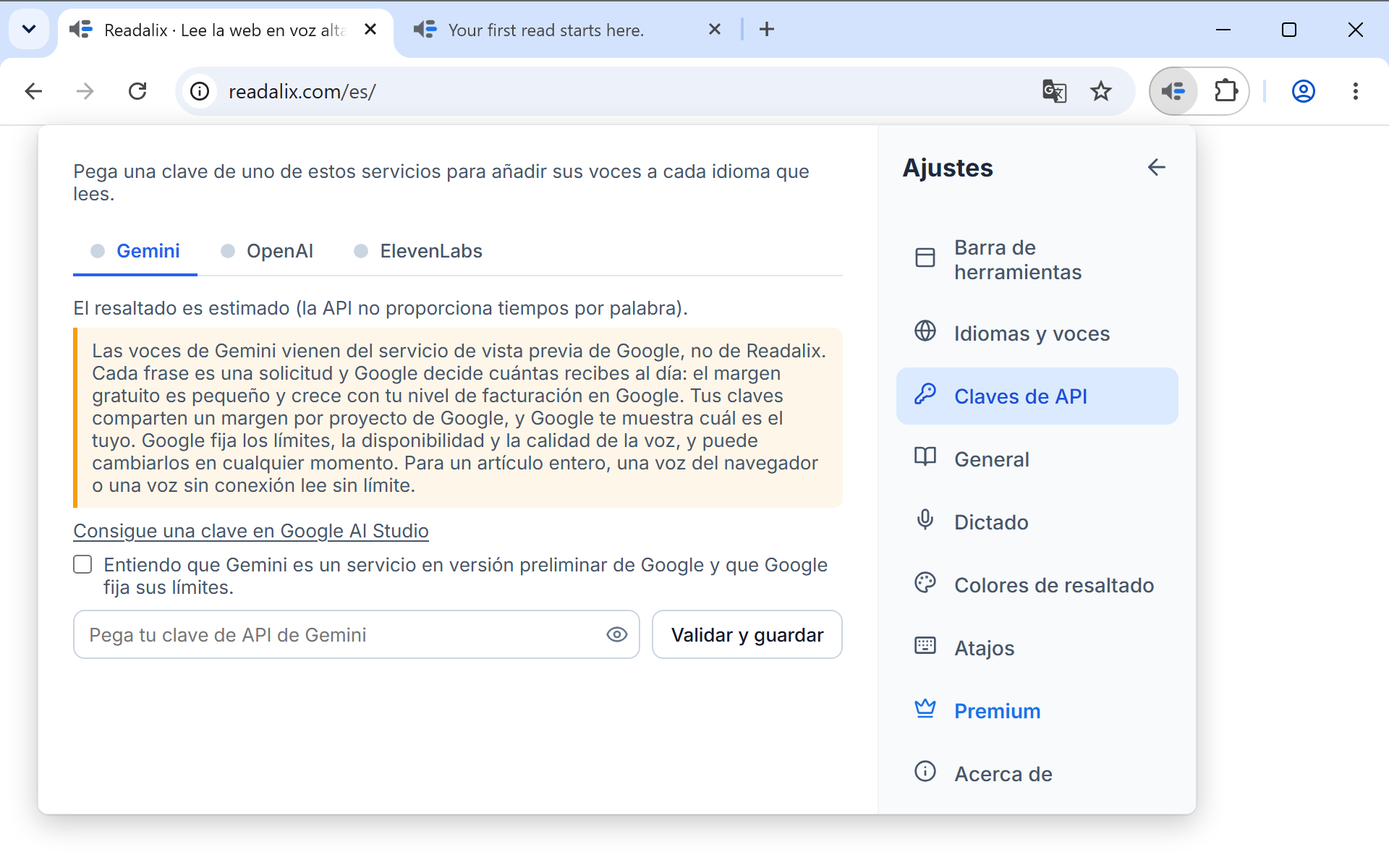 Ajustes en la página Claves de API: una línea que dice que la clave se queda en este ordenador, y pestañas Gemini, OpenAI y ElevenLabs con Gemini abierta, un enlace para obtener una clave, una casilla para marcar y un campo para pegar la clave junto al botón Validar y guardar.