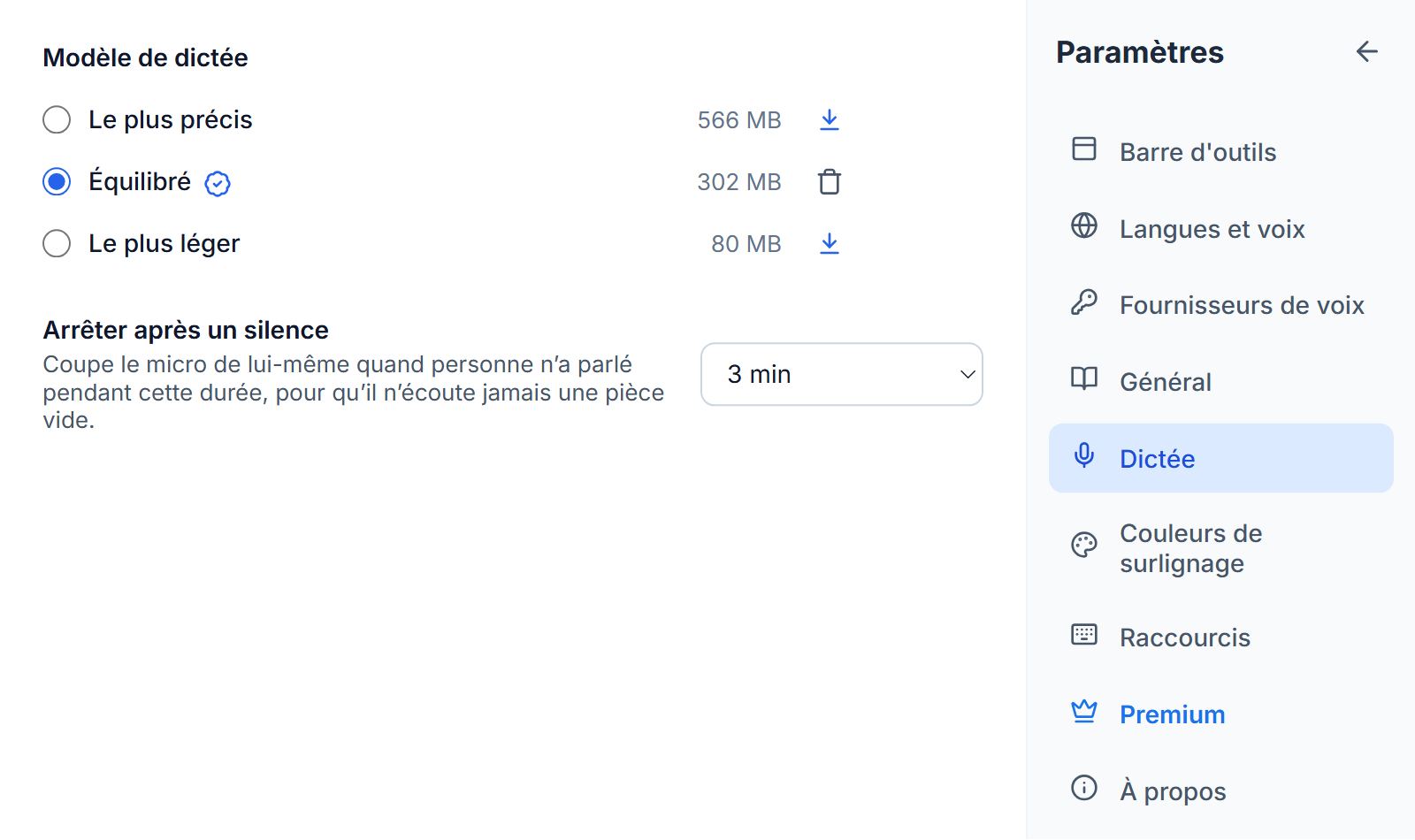 Paramètres, Dictée : Le plus précis, Équilibré et Le plus léger avec leurs tailles, Équilibré sélectionné avec un badge de meilleur choix et un bouton de suppression, des boutons de téléchargement à côté des deux autres et Arrêter après un silence réglé sur 3 min.