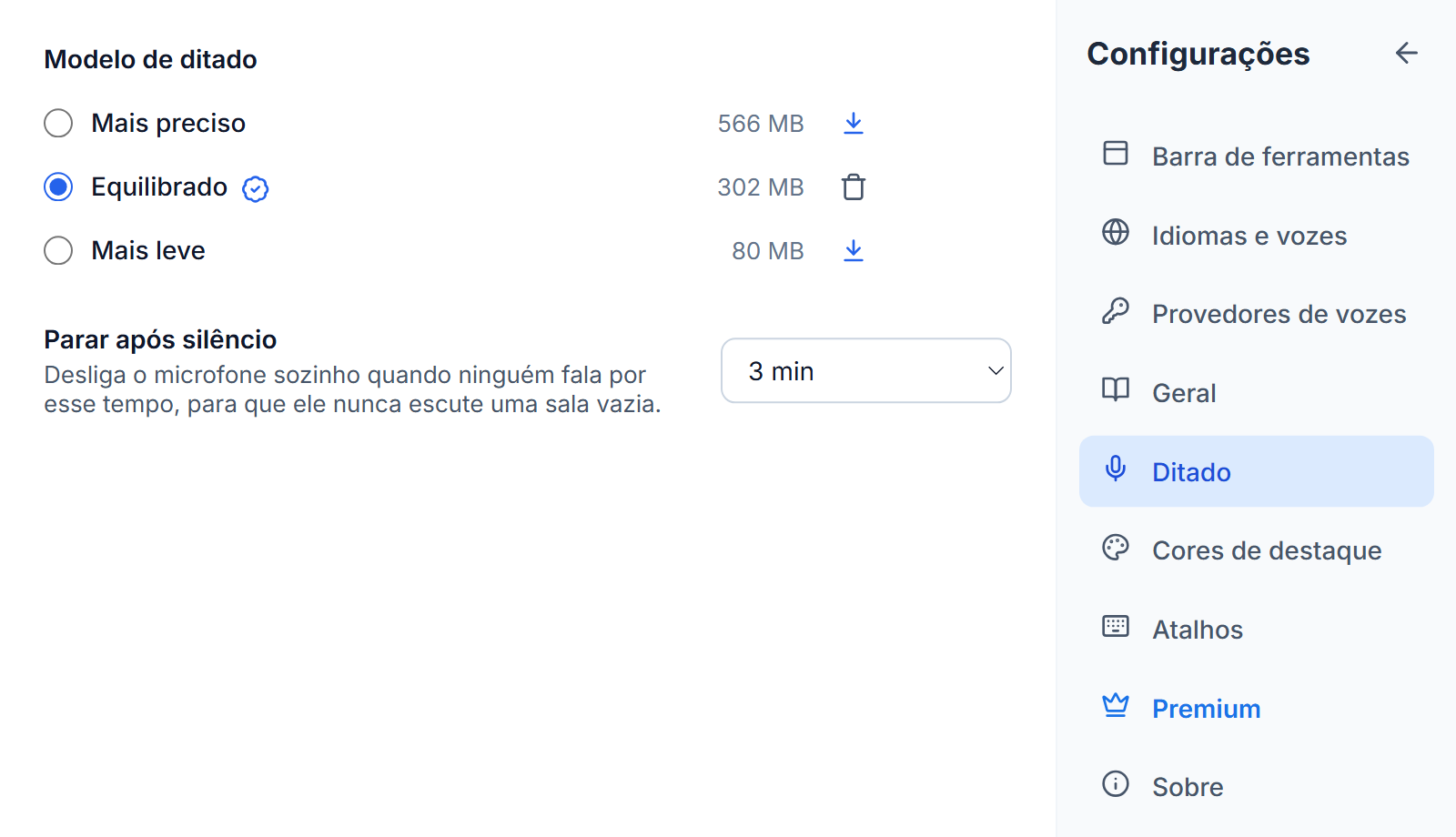Configurações, Ditado: Mais preciso, Equilibrado e Mais leve com seus tamanhos, Equilibrado selecionado com um selo de melhor opção e um botão de remover, botões de download ao lado dos outros dois e Parar após silêncio definido para 3 min.